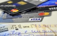 Juros do cheque especial caem e do cartão de crédito sobem em dezembro