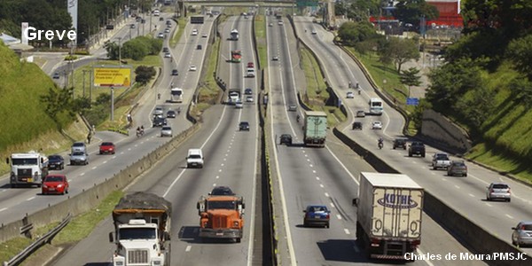 Em SP e no Paraná, Justiça proíbe bloqueio da Rodovia Dutra