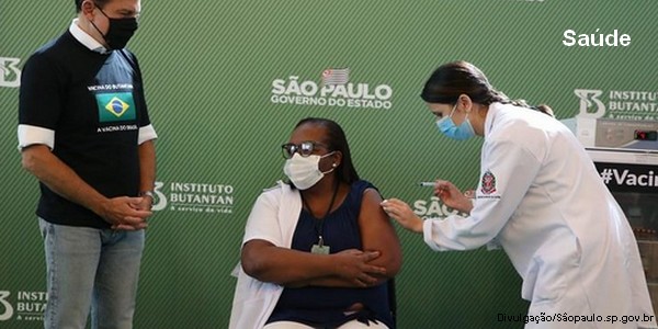 Primeira vacinada do país, enfermeira Mônica Calazans
