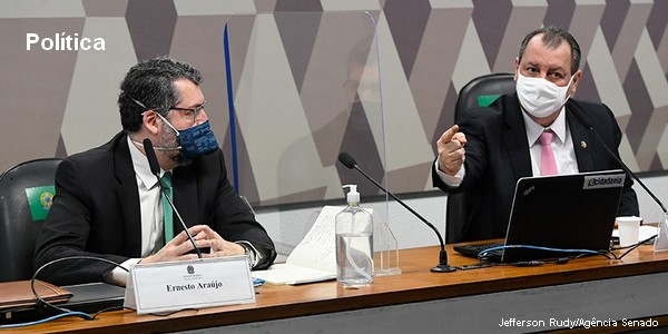 Ernesto Araújo nega que sua atuação prejudicou compra de vacinas