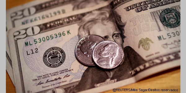 Dólar cai para R$ 5,51 e acumula queda de 2,1% na semana