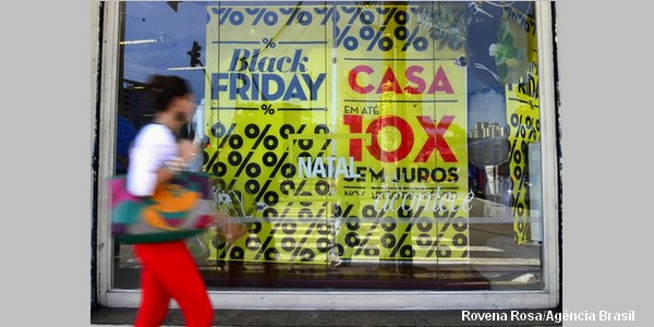 Vendas do varejo caem 0,6% em novembro, diz IBGE