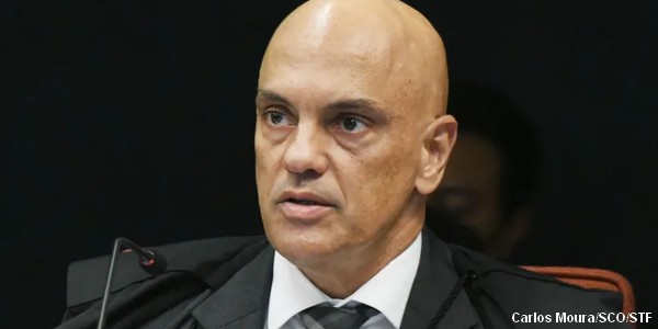 Moraes retira sigilo de mensagens encontradas em celular de Mauro Cid