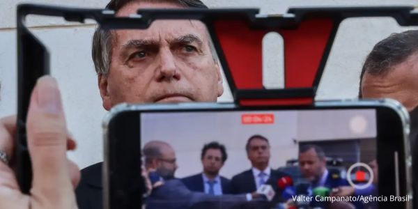 PGR denuncia Bolsonaro e mais 33 por tentativa de golpe de Estado