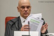 Eduardo aumenta ilícitos após tornozeleira em Bolsonaro, diz Moraes