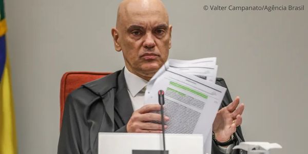 Eduardo aumenta ilícitos após tornozeleira em Bolsonaro, diz Moraes