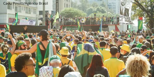 Ato em São Paulo pede anistia a Bolsonaro e exalta Trump