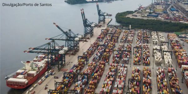 Tarifaço sobre parte de exportações brasileiras entra em vigor