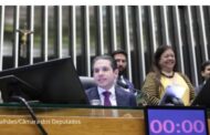 Câmara aprova projeto sobre proteção de crianças em ambientes digitais