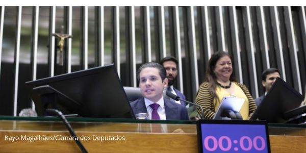 Câmara aprova projeto sobre proteção de crianças em ambientes digitais