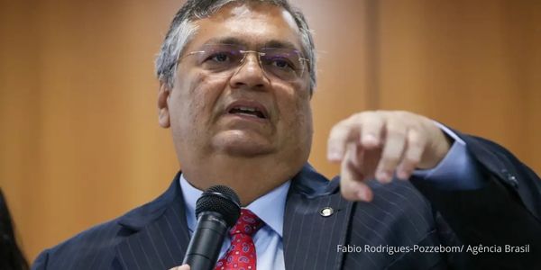 Dino diz que STF não pode ceder a coações, chantagens e ameaças