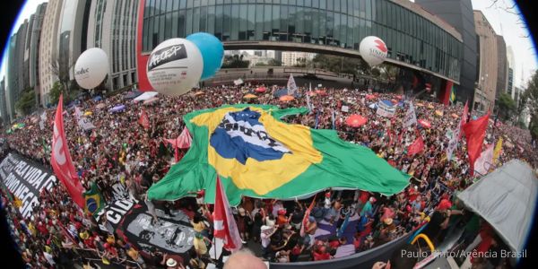 São Paulo tem 42 mil pessoas em ato contra PEC da Blindagem e anistia