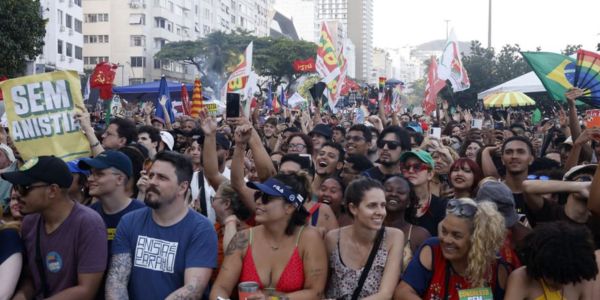 Ato no RJ com Caetano, Chico e Gil repudia anistia e PEC da Blindagem