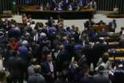 Câmara aprova isenção do IR para quem ganha até R$ 5 mil