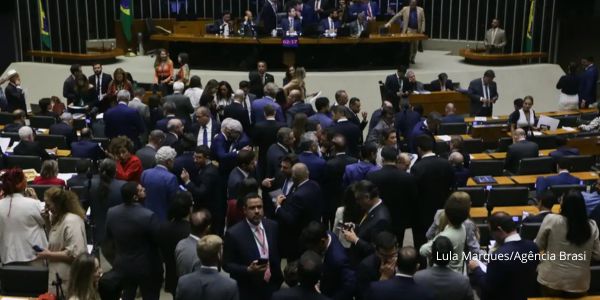 Câmara aprova isenção do IR para quem ganha até R$ 5 mil